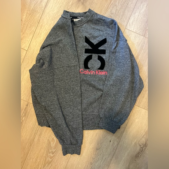 NEVER WORN, NEW Calvin Klein crew neck. - Picture 1 of 1